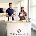 Michael Scholl und Carolin Reinheimer von der Union Stiftung stellen das neue Nachschlagewerk "Fit für den Rat" vor