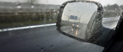 Warnung vor Sturm, Flugausfälle, Pkw sackt in Straße ein: Der Montag im Saarland