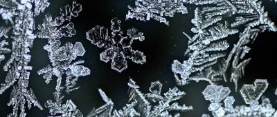 Kristalle mit sechs Ecken: Warum sieht Schnee eigentlich so aus?