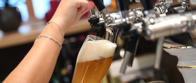 Schmeckt Bier vom Fass besser? Sommelier klärt auf