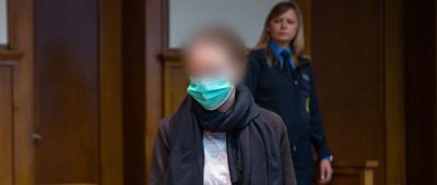 Sie warf ihre Töchter von Balkon: Mutter entschuldigt sich vor Gericht