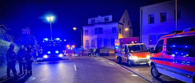 Nächtlicher Brand in Güdingen: Rauch dringt aus Küchenzeile