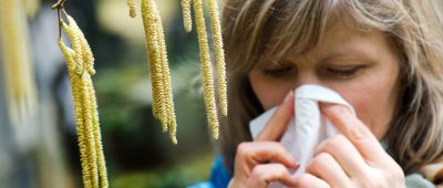 Lästiger Heuschnupfen: Warum die Pollensaison 2023 besonders schwierig für Allergiker wird