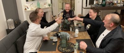 Finale bei "Das perfekte Dinner" im Saarland: Jörg lädt zu "Glam und Glitter" ein