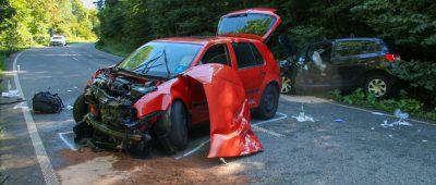 Schwerer Unfall in Neunkirchen: Zwei Autos krachen ineinander