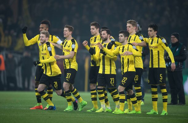 Die Spieler von Borussia Dortmund jubeln beim Elfmeterschießen. Foto: Bernd Thissen/dpa