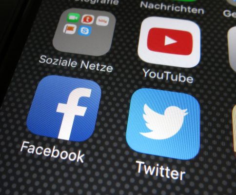 Bei der Nutzung von Facebook, Twitter und YouTube haben die Saarländer die Nase vorn. Foto: Franz-Peter Tschauner/dpa.