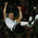 Podolski ließ sich nach dem Spiel richtig feiern. Foto: Ina Fassbender/dpa.