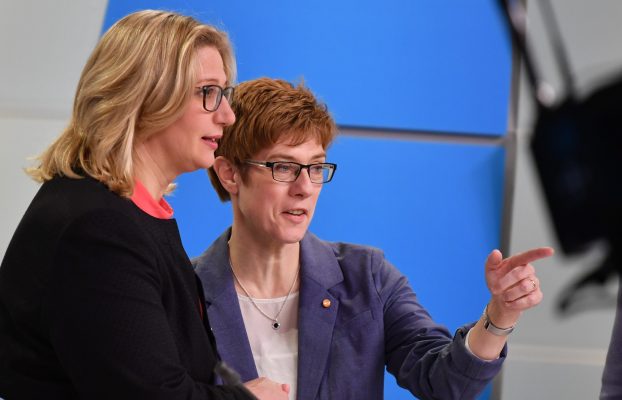 Anke Rehlinger (SPD) (links) und Annegret Kramp-Karrenbauer (CDU).