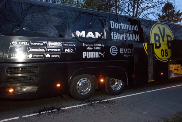 Der Mannschaftsbus des BVB, der letzte Woche Dienstag von Bomben getroffen wurde. Foto: Bernd Thissen/dpa