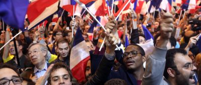 Macron-Fans in Paris. Foto: Thibault Camus/AP/dpa.