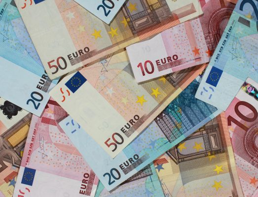 An einigen Stellen verpulvert das Saarland Geld. Foto: Jens Wolf/dpa-Zentralbild/dpa.