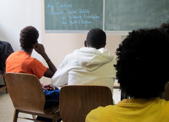 In Schulen könnten mehr Lehrer benötigt werden. Foto: Foto: Birgit Reichert/dpa-Bildfunk.