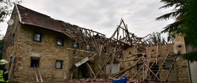 In Bliesransbach stürzte das Dach dieses Hauses komplett ein. Foto: BeckerBredel.