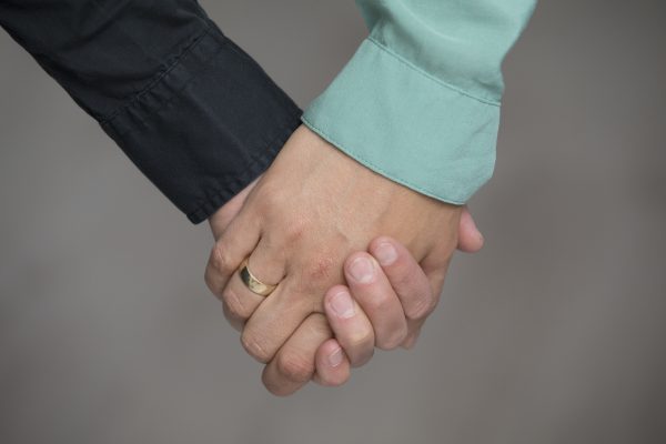 Ab dem 1. Oktober tritt das Gesetz zur Ehe für alle offiziell in Kraft. Foto: Jörg Sarbach/dpa-Bildfunk.