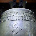 So sieht die Hitlerglocke aus. Foto: Uwe Anspach/dpa +++(c) dpa - Bildfunk+++