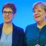 Annegret Kramp-Karrenbauer (links) wird als Nachfolgerin von Angela Merkel gehandelt. Foto: Oliver Dietze/dpa-Bildfunk.