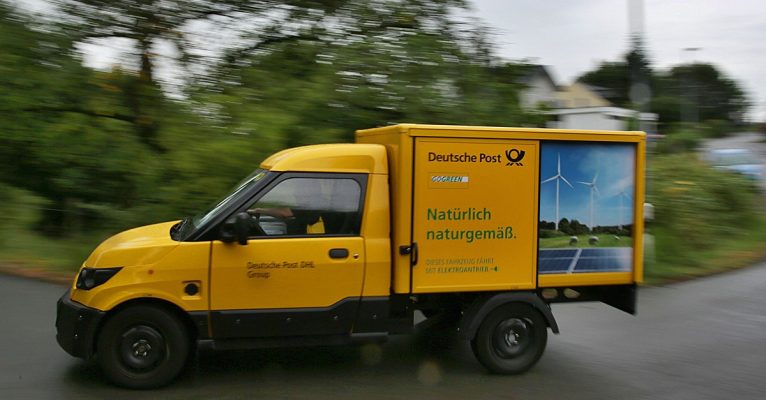 Die Streetscooter der Deutschen Post. Foto: Oliver Berg/dpa-Bildfunk.