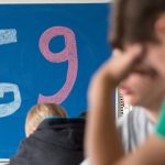 Die Schüler im Saarland werden in Zukunft wohl weiterhin acht Jahre auf das Gymnasium gehen. Symbolfoto: Armin Weigel/dpa-Bildfunk.