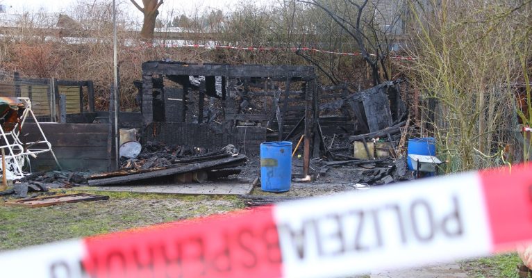 Am Freitagabend war in der Kleingartensiedlung in Saarbrücken ein Feuer ausgebrochen. Ein Mann starb dabei. Foto: BeckerBredel.