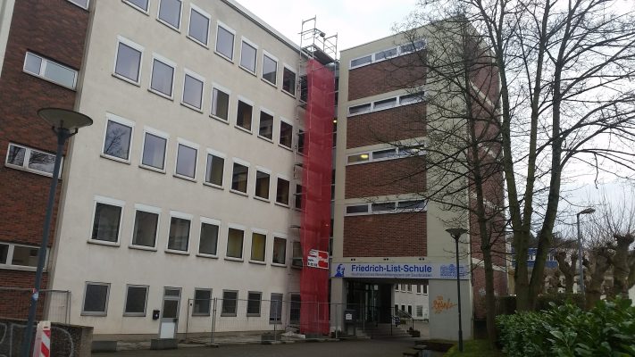 Die saarländischen Berufsbildungszentren – im Bild die Friedrich-List-Schule in Saarbrücken – sollen mehr Geld erhalten. Foto: Ute Kirch