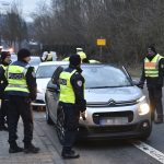 Deutsche und Französische Polizeibeamte kontrollieren Verkehrsteilnehmer. Foto: BeckerBredel