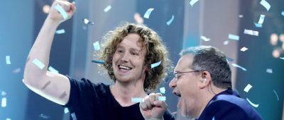 Michael Schulte (links im Bild), ist der Gewinner des deutschen ESC-Vorentscheids und vertritt Deutschland somit beim diesjährigen Eurovision Song Contest. Foto: dpa-Bildfunk/Jörg Carstensen