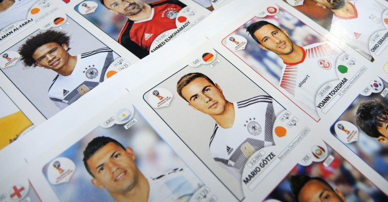 691 Sticker von Panini wird es 2018 zur Fußball-Weltmeisterschaft geben. Foto: Lena Klimkeit/dpa-Bildfunk.