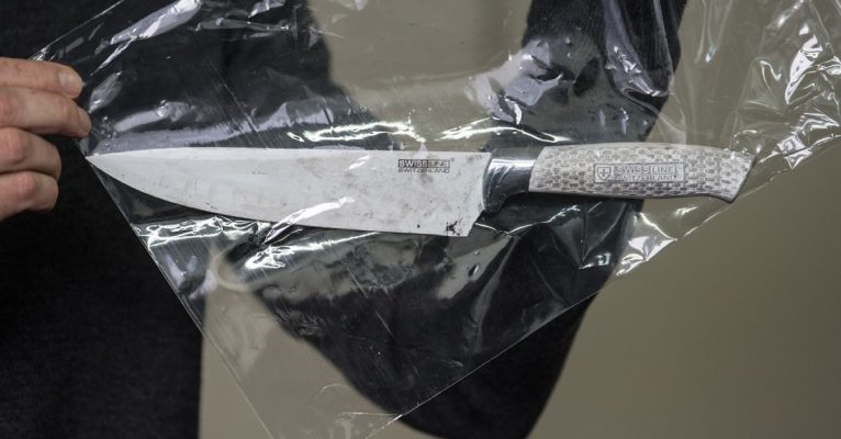 Messerattacken verlaufen oft tödlich. Symbolfoto: Federico Gambarini/dpa-Bildfunk.