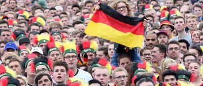 Zur WM 2018 werden Deutschland-Fans wieder in Saarlouis mitfiebern können. Symbolfoto: Bodo Marks/dpa-Bildfunk.