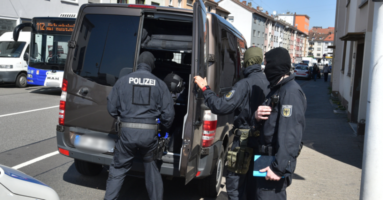 Im Saarbrücker Stadtteil Malstatt durchsuchte die Bundespolizei eine Einrichtung im Rotlichtmilieu. Foto: BeckerBredel.