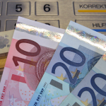 1000 Euro fand die Frau in einem Automaten. Symbolfoto: dpa-Bildfunk/Karl-Josef Hildenbrand