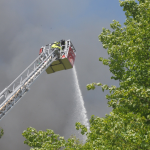 Die Feuerwehr beim Löschen des Brandes in St. Ingbert-Rohrbach. Foto: BeckerBredel
