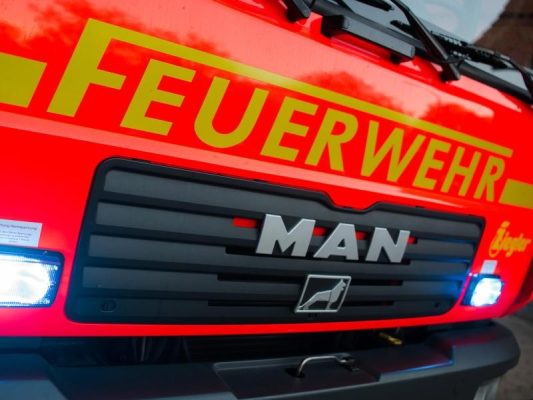 Die Feuerwehr musste heute in Riegelsberg ein Baby aus einem heißen Auto retten. Symbolbild. Foto: Daniel Bockwoldt/Archiv