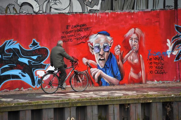 Graffitis am Staden in Saarbrücken. Symbolfoto: BeckerBredel