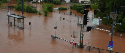 Schwere Unwetter verursachten auch in der Ortsmitte von Heusweiler Überschwemmungen. Foto: BeckerBredel