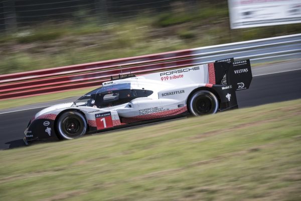 TImo Bernhard hat mit seinem Porsche einen neuen Rundenrekord auf dem Nürburgring aufgestellt. Foto: Porsche.