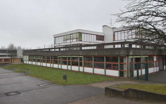 Die Schulen im Regionalverband Saarbrücken werden im Sommer 2018 umfangreich saniert. Hier seht ihr die Gemeinschaftsschule Rastbachtal. Foto:Becker&Bredel