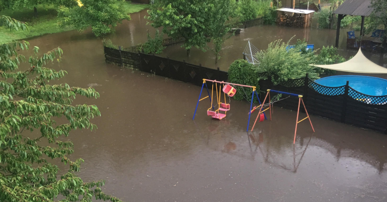 In Lauterbach wurden Gärten überschwemmt. Foto: BeckerBredel/Internet (mit Erlaubnis der Urheberin)