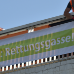 Auch bei den Bannern, die demnächst im Saarland hängen sollen, wird dieser Schriftzug (in schwarz) zu sehen sein. Symbolfoto: dpa-Bildfunk/Bernd Settnik