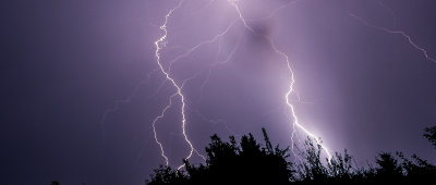 Am Donnerstag zieht eine Unwetterfront in Richtung Saarland. Symbolfoto: dpa-Bildfunk/Lukas Schulze