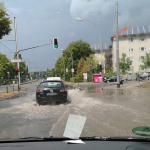 Hier zu sehen: Der Regen überschwemmt langsam die Straßen am Rastpfuhl in Saarbrücken. (Foto: Wurde uns von einem User zur Verfügung gestellt).