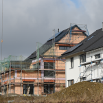 Für ein durchschnittliches Einfamilienhaus geben Saarländer 301.000 Euro aus. Symbolfoto: dpa-Bildfunk/Felix Kästle