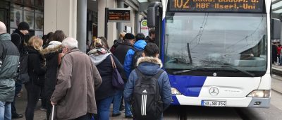 Die Saarbahn will ab sofort Taxikosten übernehmen, wenn sich Busse stark verspäten oder ausfallen. Symbolfoto: BeckerBredel.