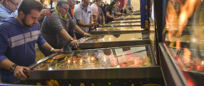 Die Flipper-Expo lockte Retro-Begeisterte und Pinball-Fans nach Wehrden. Foto: BeckerBredel