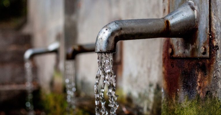 Mit Chlor wird jetzt gegen Keime im Trinkwasser von Tholey vorgegangen. Symbolfoto: Pixabay