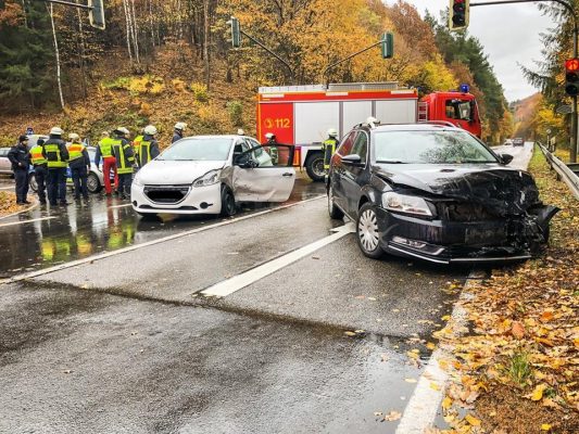 Der Unfall ereignete sich an der Kreuzung Weststraße / L126 zwischen Dudweiler und St. Ingbert. Foto: Feuerwehr St. Ingbert