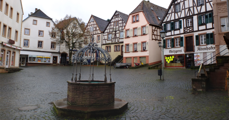 Unter anderem Drehort der aktuellen TV-Produktion: Die Altstadt von Ottweiler. Symbolfoto: Wikimedia Commons/Kotivalo/CC3.0-Lizenz)