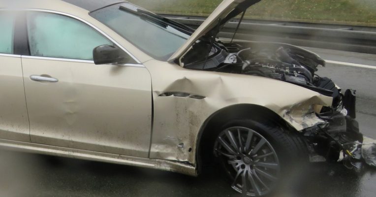 Unfälle mit Luxusfahrzeugen, wie etwa einem Maserati, sieht man im Saarland nicht allzu oft. Symbolfoto: dpa-Billdfunk/Polizei Hof