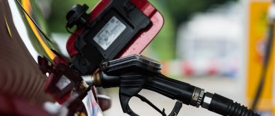 In Luxemburg sind die aktuellen Benzinpreise auf einem Tiefstand. Foto: Christophe Gateau/dpa-Bildfunk